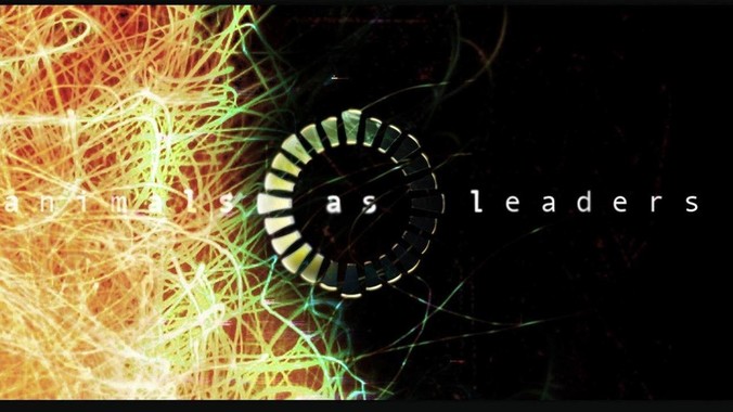 有邻居的追求者出价三万,让我连续半个月每天找个女朋友晚上弄点动静,我该答应吗?